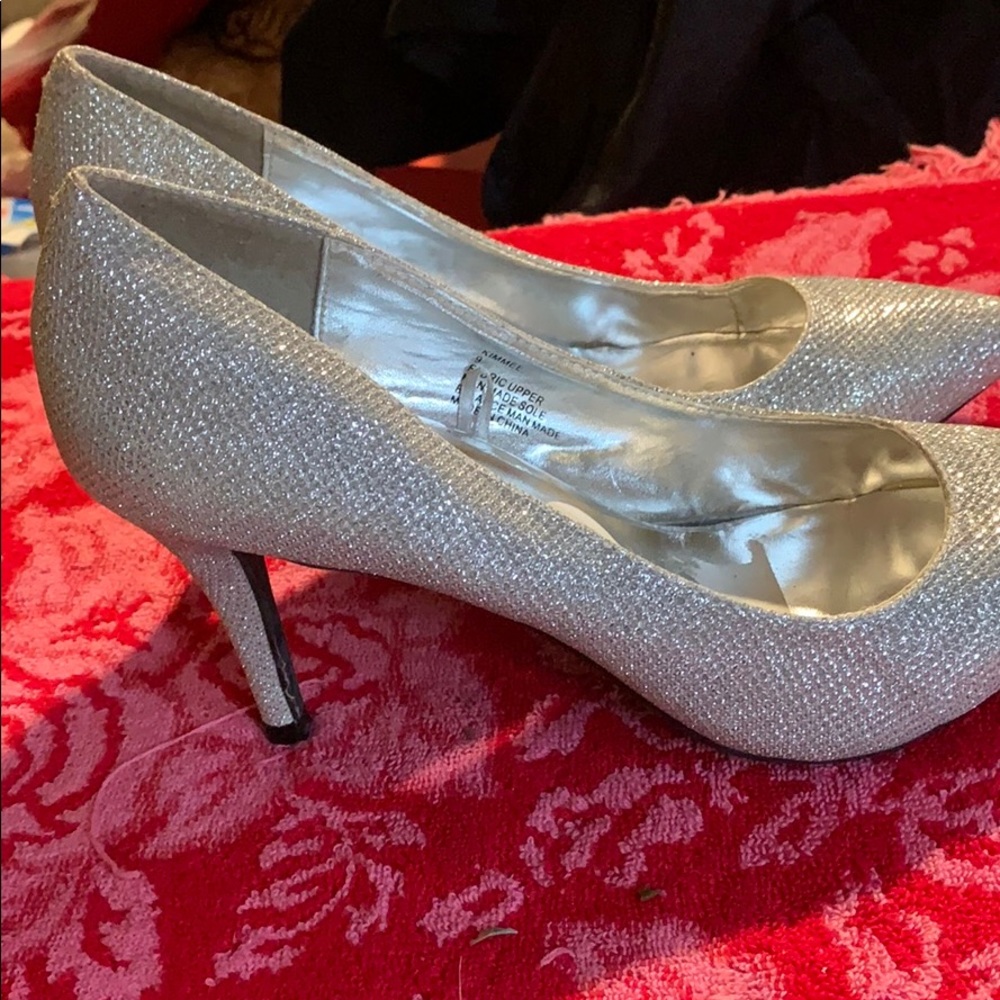 Shoes - Picture 2 of 4